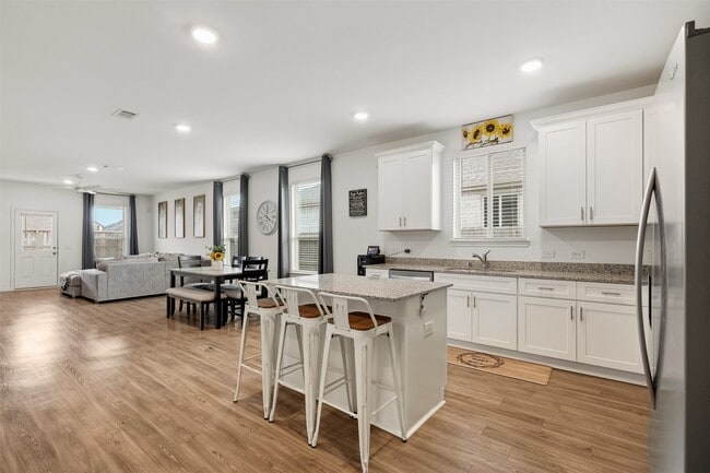 Building Photo - 8218 Wave Arbor Dr
