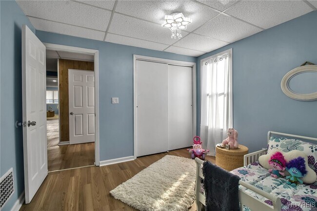 Building Photo - 990 Hertel Ave