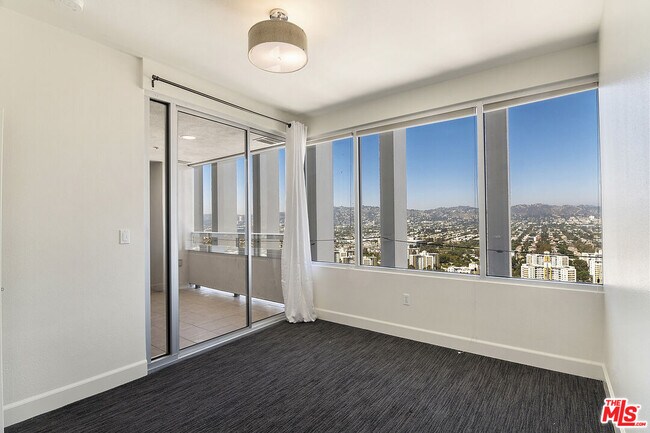 Building Photo - 735 Hauser Blvd