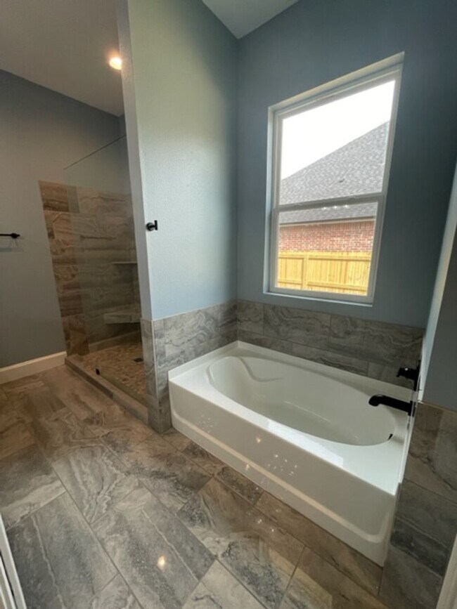 Building Photo - 1033 Stagecoach Bend