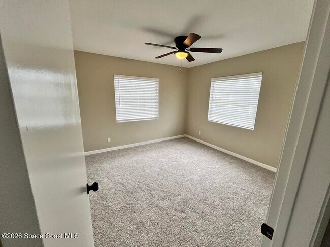 Building Photo - 1554 Hillcrest Dr
