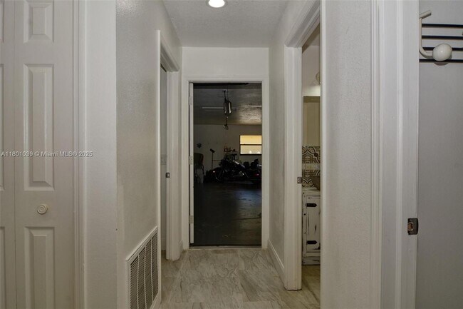 Building Photo - 7505 Jomel Dr
