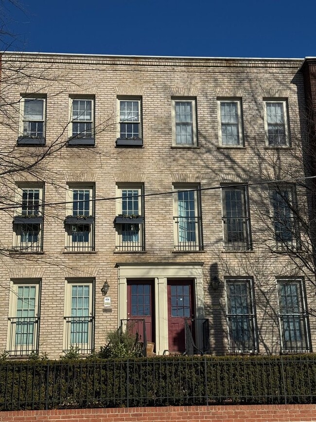 Building Photo - 4621 1/2 Macarthur Boulevard NW