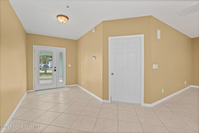 Building Photo - 156 Wilson Ave