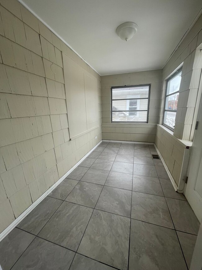 Building Photo - Beautiful 3 Bedroom house for Rent in Calumet City, IL AVAILABLE NOW!!