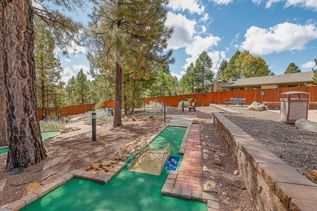 Building Photo - 2650 N Valley View Rd