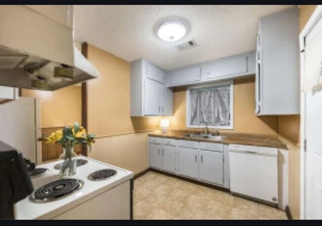 Building Photo - 1553 Hurley Cir