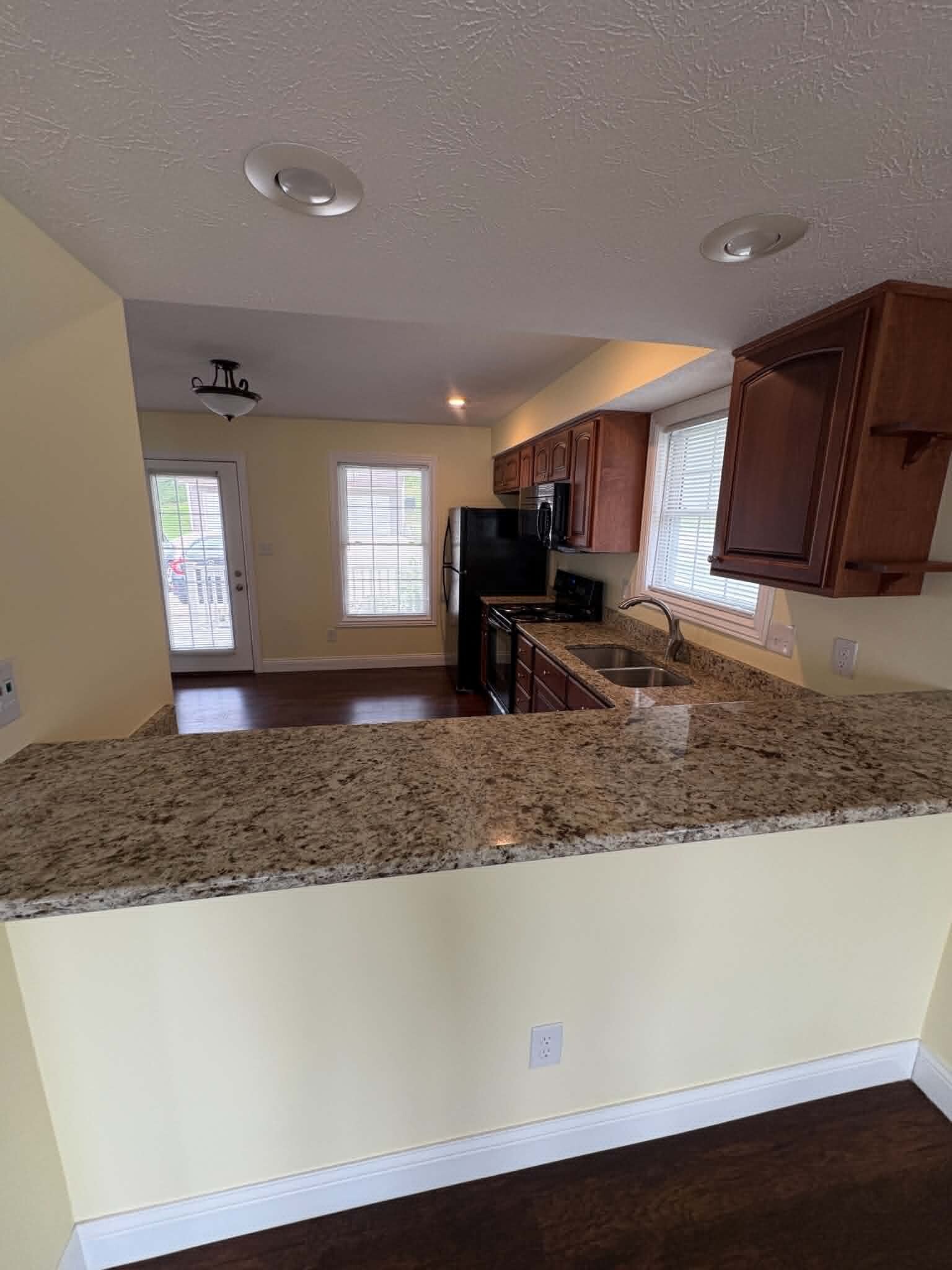 Breakfast bar - 1752 W Countryside Ln