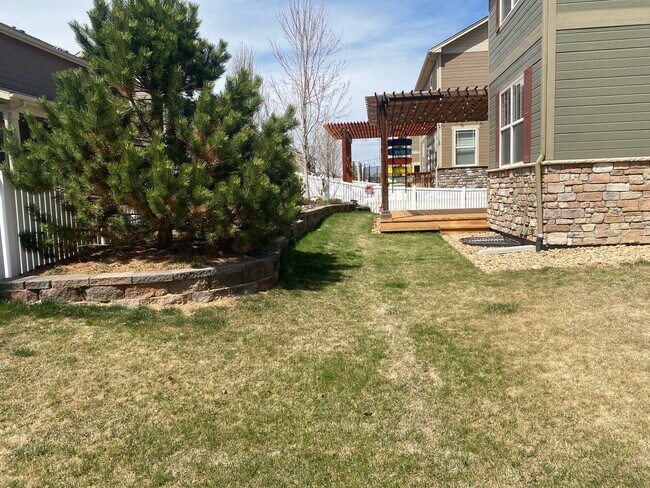 Building Photo - Charming, 3 story, 4 bed/3 bath on Corner Lot!