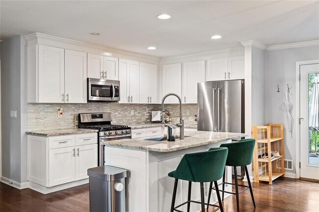 Building Photo - 3334 Romelie Dr
