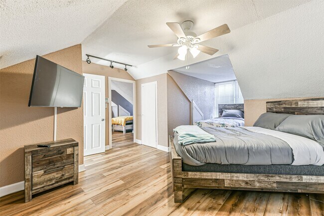 Building Photo - 1421 Winnie St