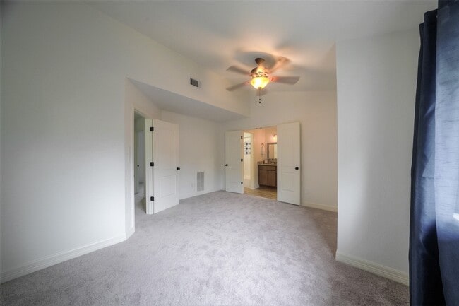 Building Photo - 2807 Elm Grove Ct