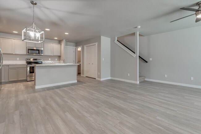 Building Photo - Now Leasing this Meridian Townhome!  Great...