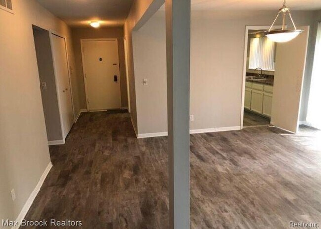 Building Photo - 16255 W Nine Mile Rd