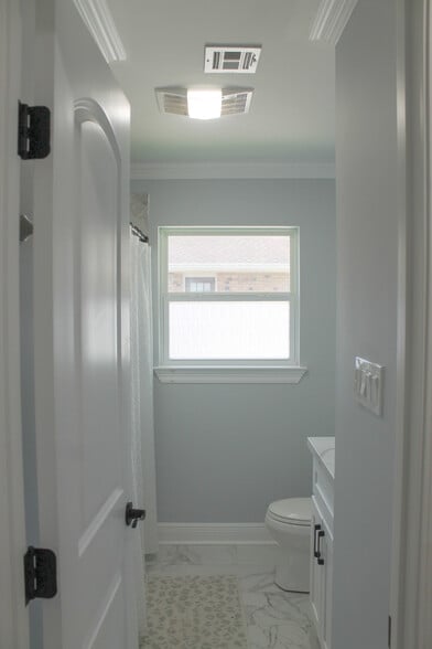 Building Photo - 2133 Generes Dr