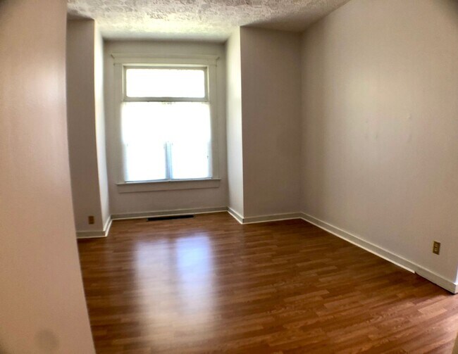 Building Photo - 1 Bed / 1 Bath on 10th Ave close to Wexner Medical Center