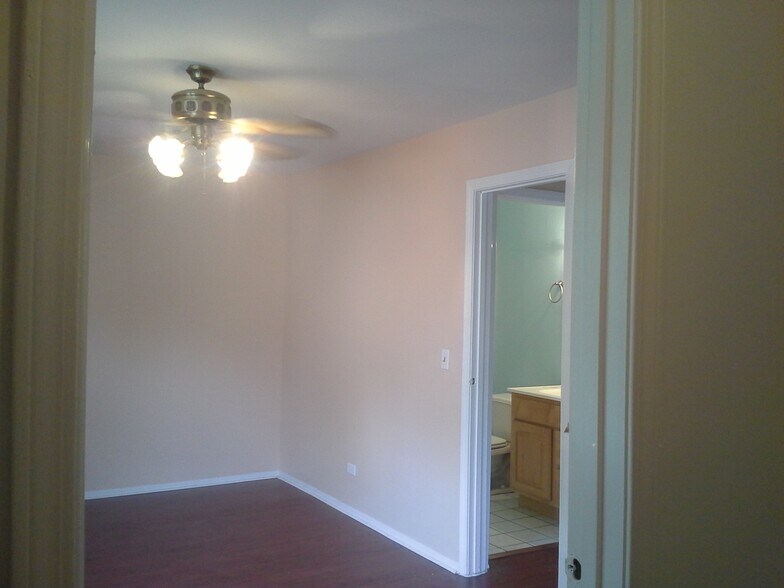 Building Photo - 228 Dakota Ct