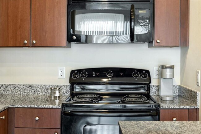 Building Photo - 3100 Esperanza Crossing