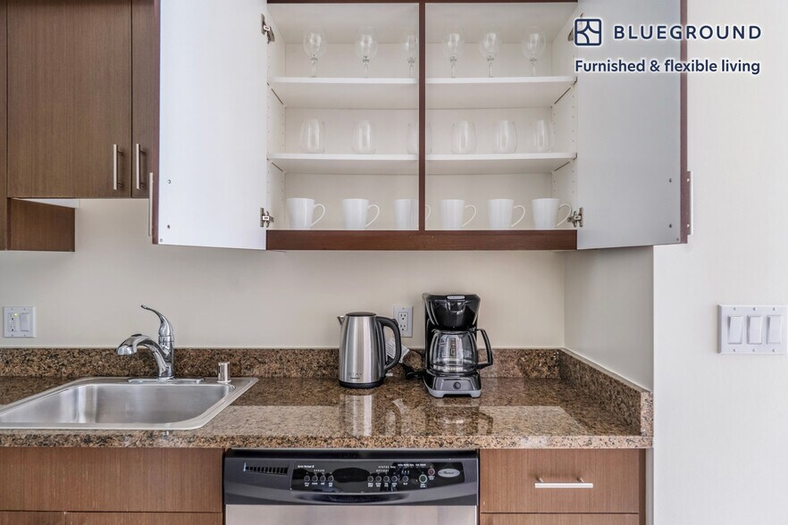 Building Photo - 10349 NE 10th St