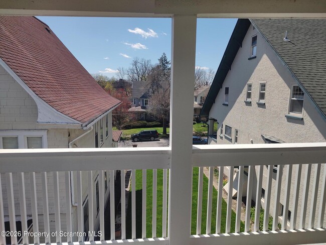 Building Photo - 1019 Delaware St