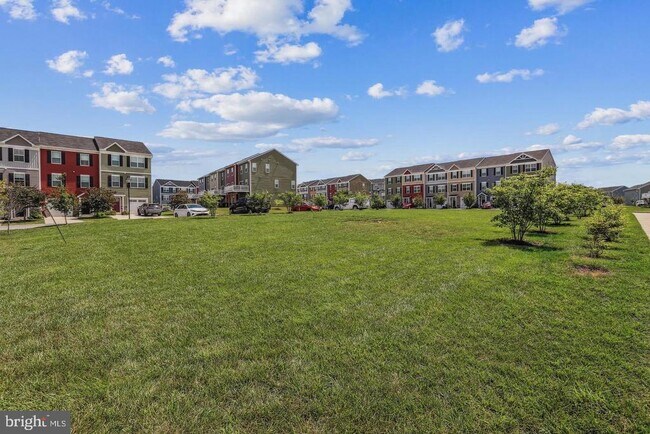 Building Photo - 64 Grant St