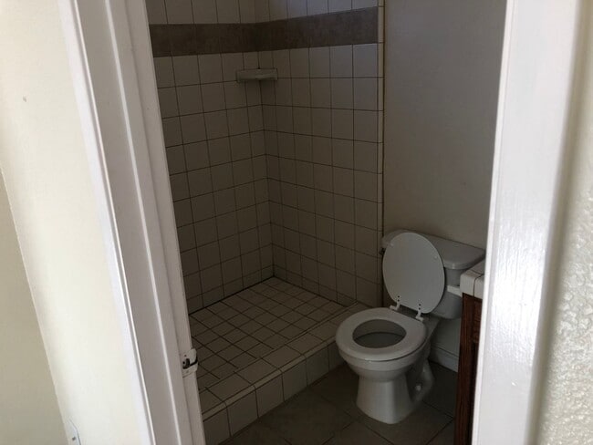 Building Photo - 4 Bedroom 2 Bath House for Rent