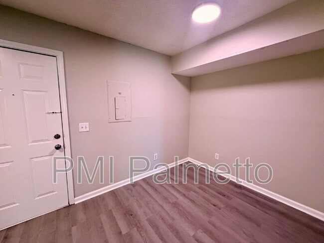 Building Photo - 1919 Tall Pines Cir