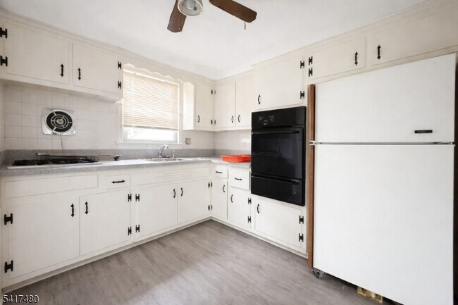 Building Photo - 2828 N Stiles St