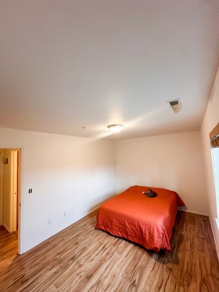 primary bedroom - 1528 E 7th Ave