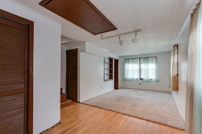 Building Photo - 105 Adams Dr