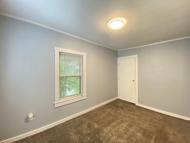 Building Photo - 9 Patten Ct