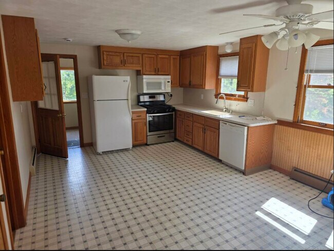 Building Photo - 985 Slater Rd