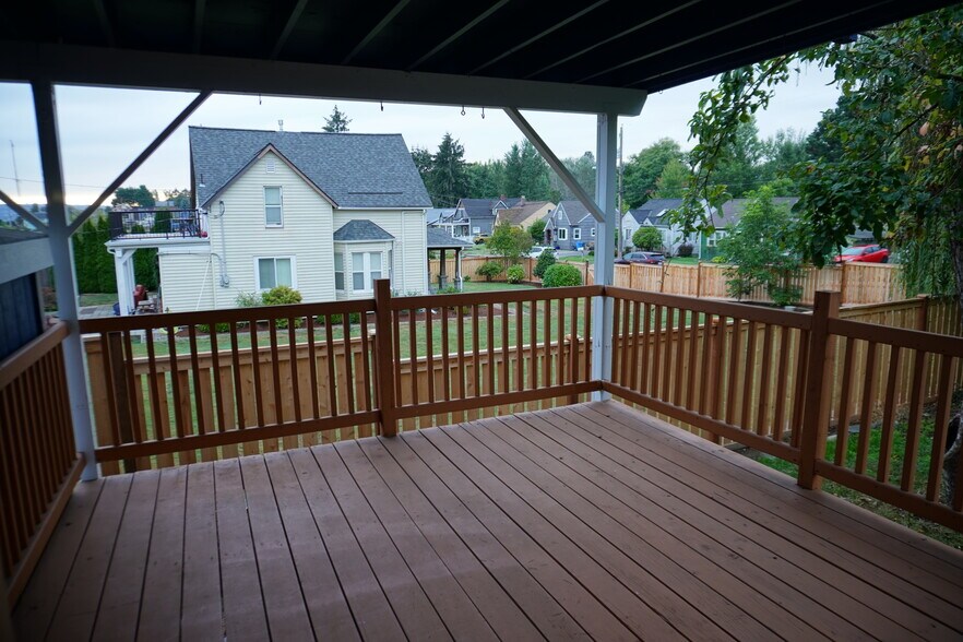 Building Photo - 5635 N 49th St
