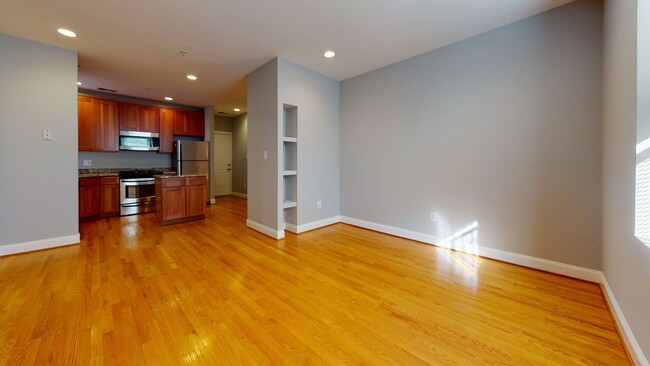 Building Photo - Modern 1 bedroom unit in Bloomingdale/Ecki...