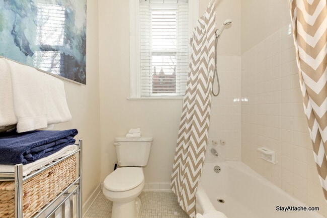 Building Photo - 1800 19th Street NW Apt 4