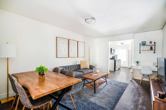 Building Photo - 359 W 39th St