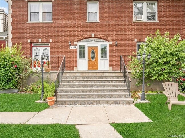 Building Photo - 12 Lincoln Pl