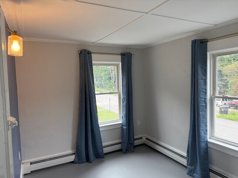 Bedroom 1 - 40 Russell St