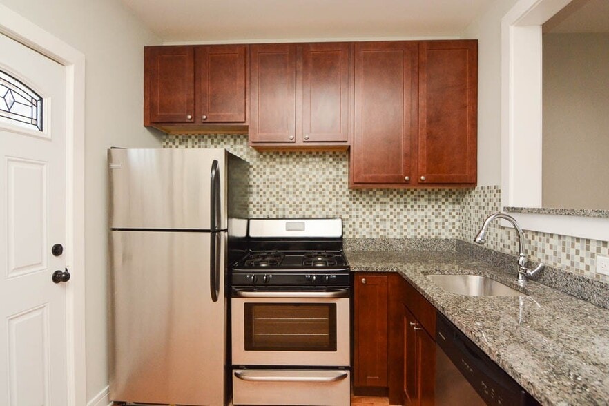 Building Photo - 4414 N Wolcott Ave