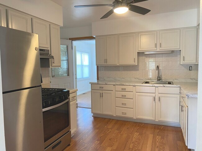 Building Photo - 4916 S Lorel Ave