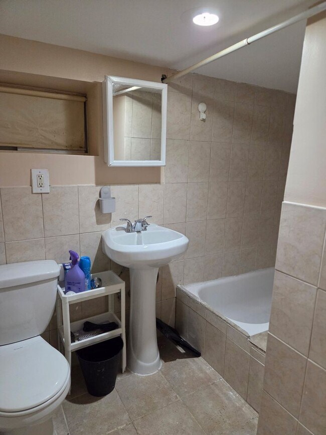 Building Photo - 24 Valley St