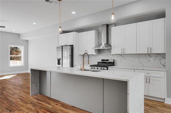 Building Photo - 2150 Essex Ave SW