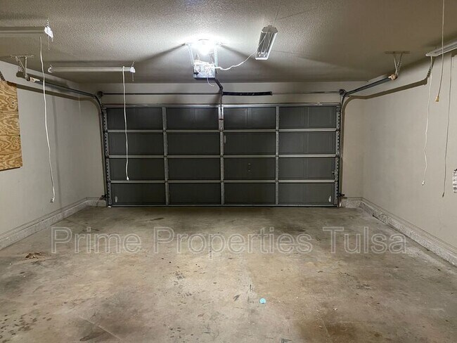 Building Photo - 108 E Granger St