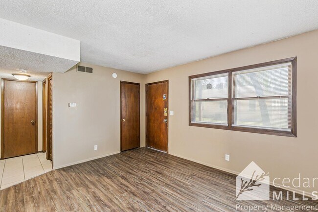 Building Photo - 1119 S Fern St