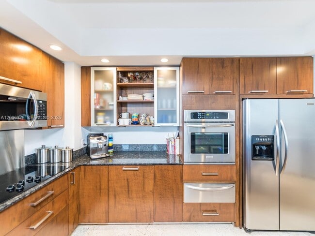 Building Photo - 888 Brickell Key Dr