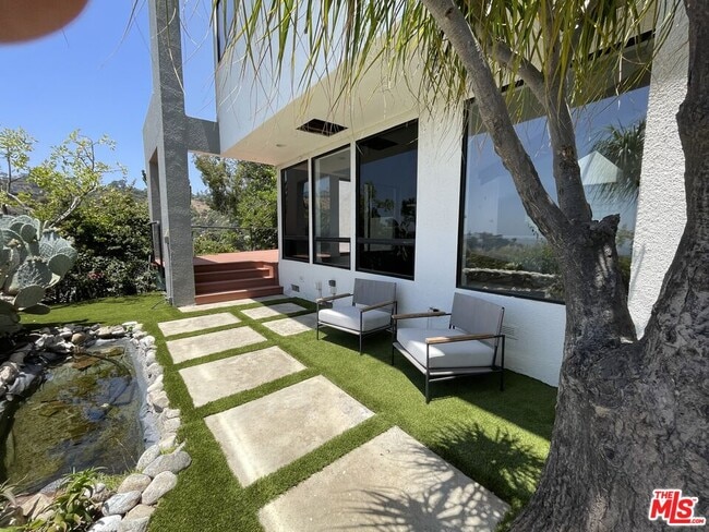 Building Photo - 8424 Grand View Dr