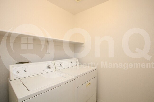 Building Photo - 1535 E Michelle Dr