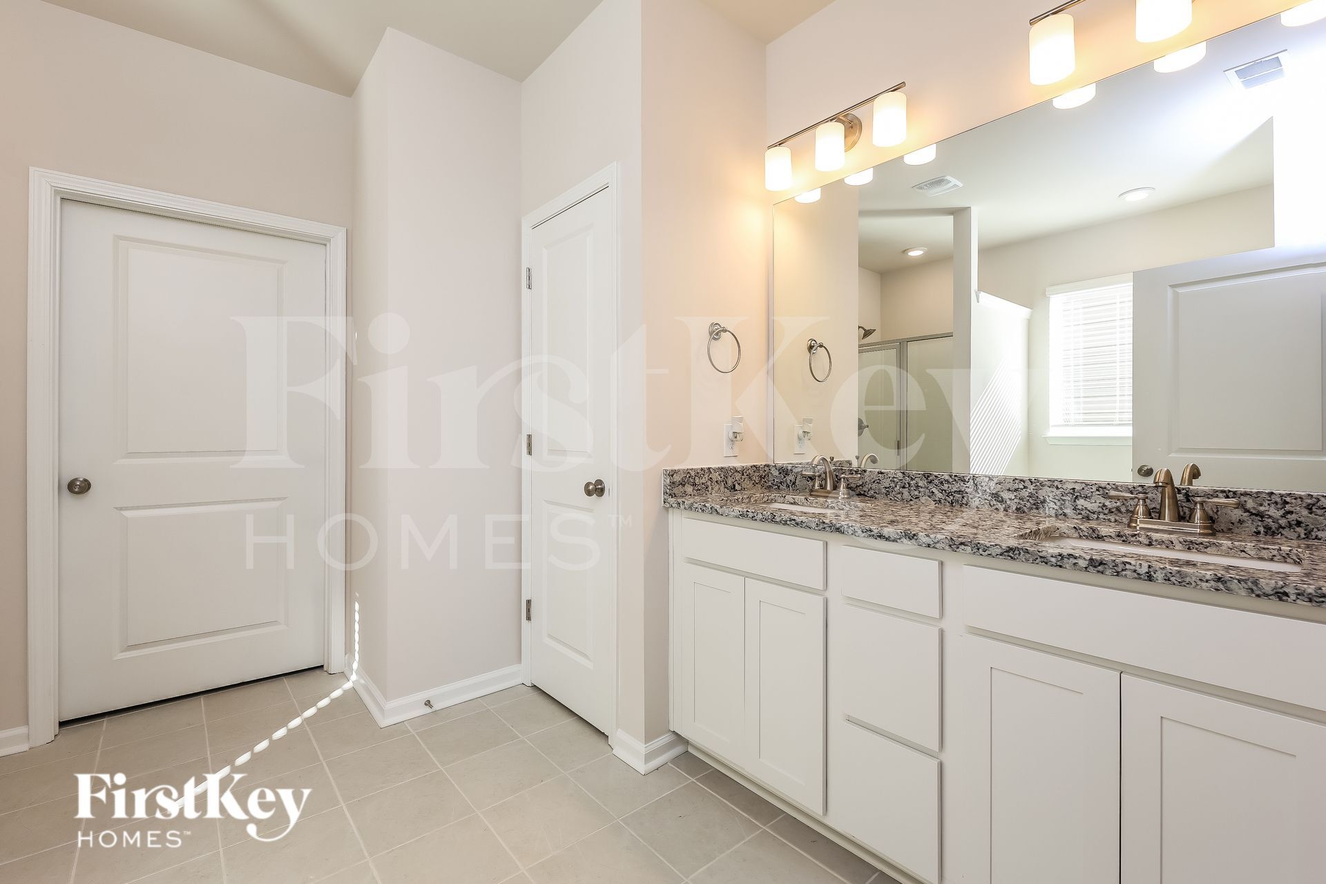 Building Photo - 562 Hillpark Ln