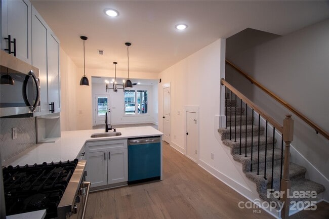 Building Photo - 603 Church St