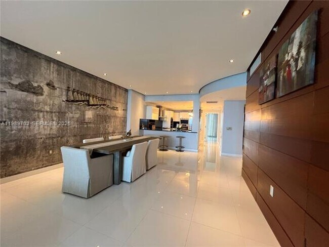 Building Photo - 17121 Collins Ave
